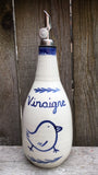 Bouteille d’huile ou vinaigre avec motif oiseau bleu. Oil or vinegar Bottle with blue bird