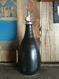 Bouteille d’huile ou vinaigre noire Collection Kuro tōki. The Black Oil  or Vinegar Bottle