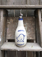 Bouteille d’huile ou vinaigre avec motif oiseau bleu. Oil or vinegar Bottle with blue bird