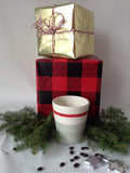 Tasse Verre à café cappuccino, motif bas de laine gris et rouge. .Cappuccino coffee mug,