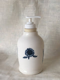 Distributeur de savon liquide ou lotion avec pompe. Handmade pottery lotion and liquid soap dispenser with pump. diy liquid soap
