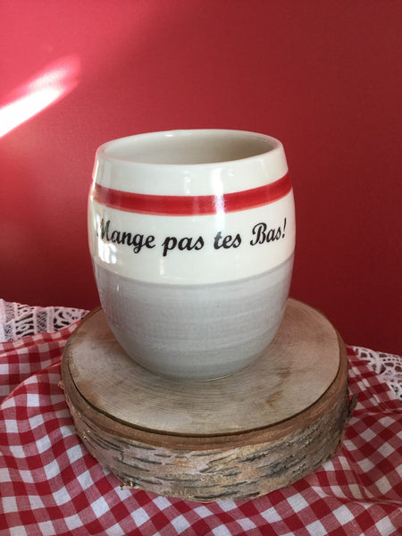 Verre à café « mange pas tes bas »Nice hot chocolate glass. Prêt à livrer.Beer or coffee mug , Quebec expression " Mange pas tes bas! " . Made of porcelain handpainted. in Quebec