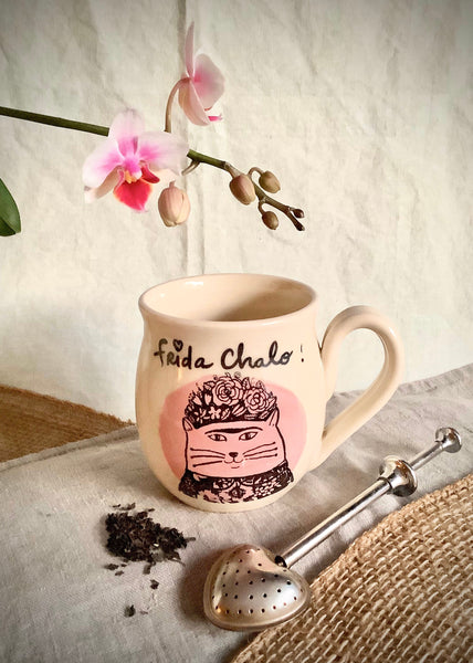 Frida Kahlo mug, made of hand-trowned porcelain.cat design with an inscription "Frida Chalo" left handed or right handed available