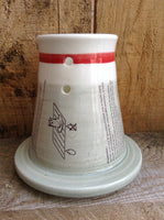 La canette rôtissoire verticale en céramique pour cuire un poulet debout.BBQ Grill accessories. The ceramic BBQ Can is a vertical roasting pan. made in canada