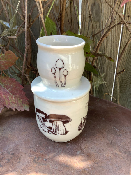 Beurrier breton avec motif de champignons – poterie weilbrenner lebeau